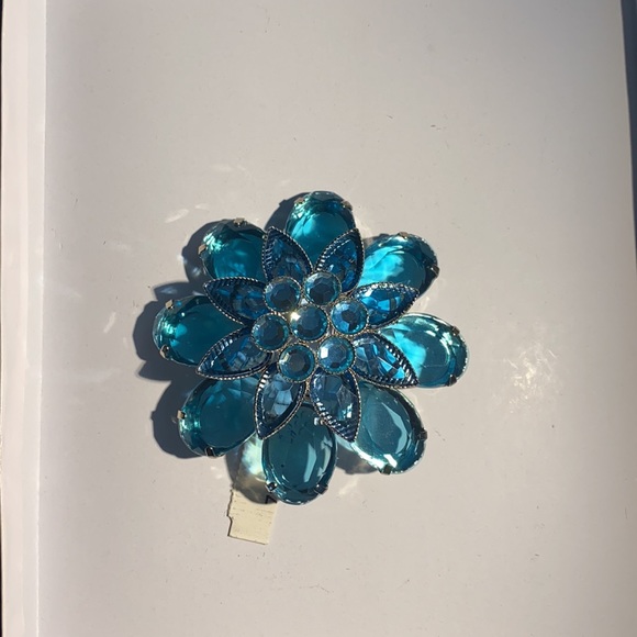 Women’s Pin - Picture 5 of 5